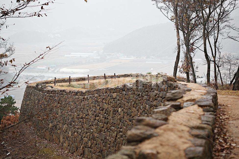 전등사,산성,성,성곽,길,둘레길,숲,숲길,담,돌담,가을,자연,풍경,식물,벽,방어벽,낙엽,단풍,가을,계절,fall,autumn,season,자연,풍경,nature,landscape