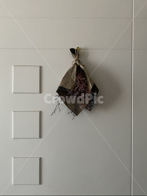 인테리어,심플,화이트,문,꽃다발,드라이플라워,mood,door,사물,그림자,도구,일상,집,home,오후