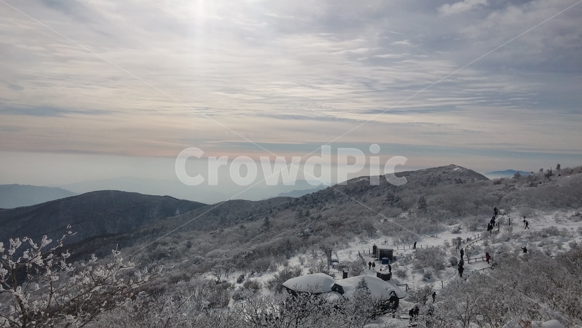 덕유산,풍경,산,눈,하늘,겨울,계절,winter,season,자연,풍경,nature,landscape,한국자연풍경,한국자연경관,korea nature landscape,ground,바닥,outdoors,옥외