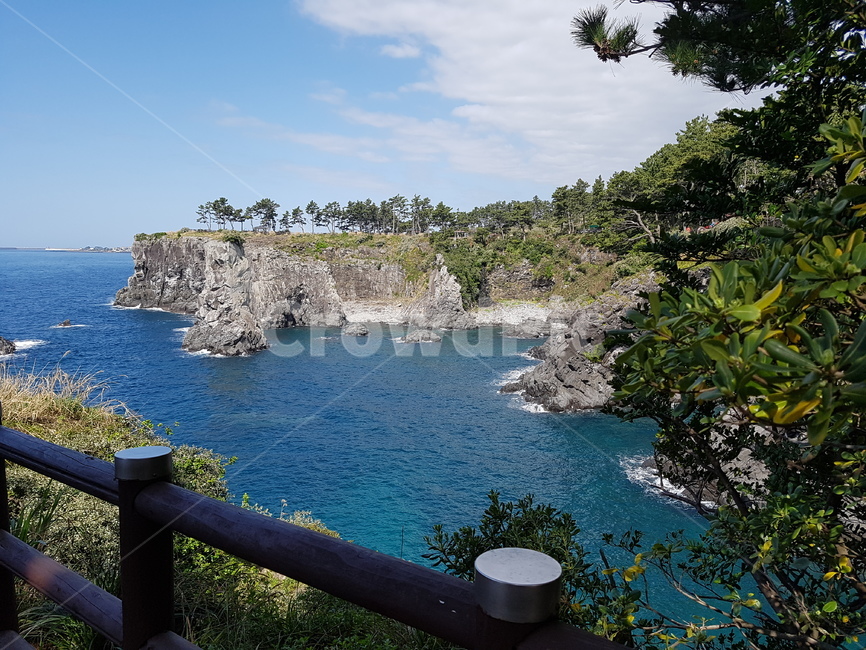 제주도,둘레길,바닷가둘레길,산책로,봄,바닷가산책로,자연,풍경,nature,landscape,한국자연풍경,한국자연경관,korea nature landscape,제주도,jeju,jeju island,promontory,곶,banister,난간,handrail,outdoors,옥외