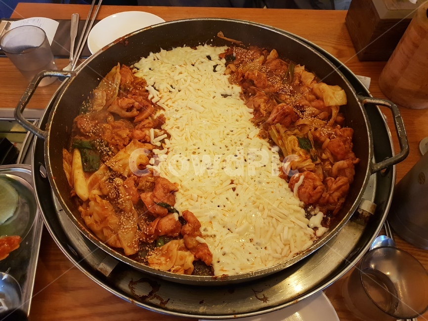 닭갈비,서울,치즈닭갈비,매운맛,순한맛,반반닭갈비,먹방