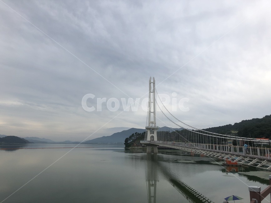 호수,water,물,현수교,풍경,아침,새벽,저수지,building,건물,bridge,다리,힐링
