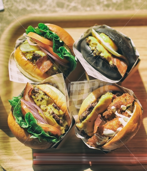 햄버거,빵,점심,밥,푸드,연출,소풍,밀빵,음식,식재료,food,음식,식재료,요리,food,cook,meal,dishes,food reserves,빵,bread,양식,서양음식,서양요리,western food,western dishes,western meal,western cook,감성,sensible,feeling,연출,컨셉,콘셉,direction,concept