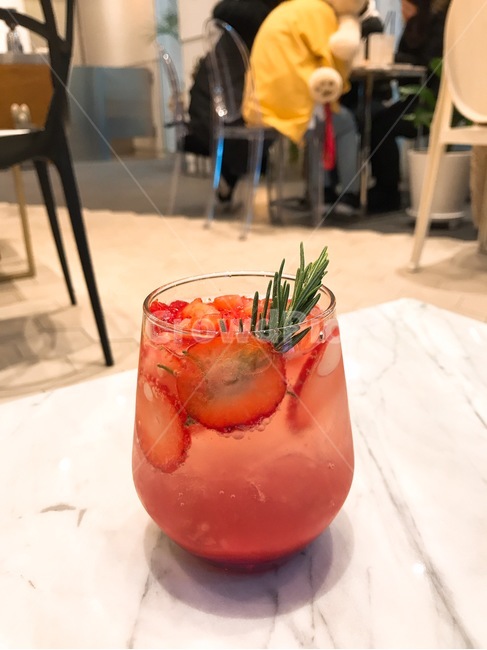 딸기,봄,딸기에이드,카페,휴식,상큼,음료,시원,strawberry,strawberryaid,cafe,beverage,drink,디저트,간식,후식,dessert,snack