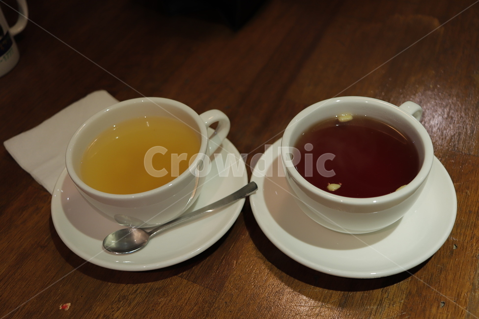 pottery,도기류,saucer,받침접시,숟가락,spoon,cutlery,머그잔,차,카페