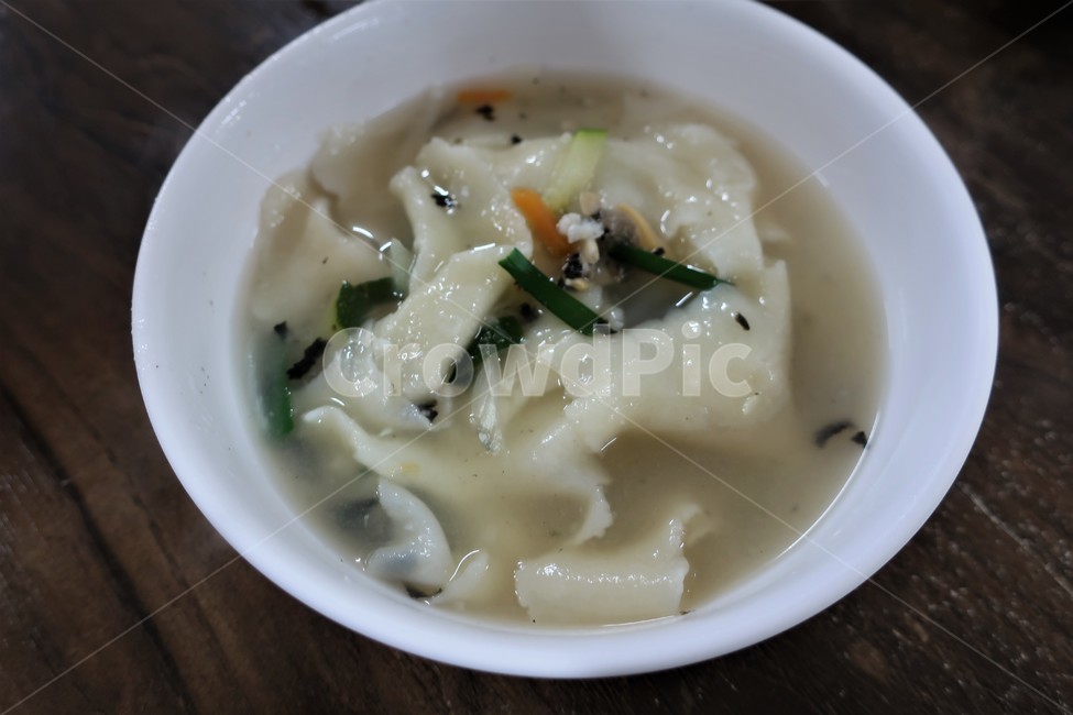 수제비,밀가루,반죽,전통,한식,분식,장국,음식,먹거리,국물,음식,식재료,요리,food,cook,meal,dishes,food reserves