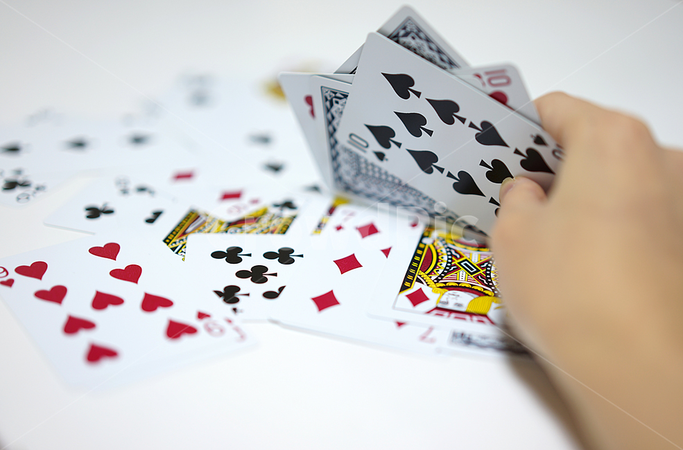포커,원카드,카드놀이,카드게임,도박,플레잉카드,트럼프카드,playingcard,trumpcard,poker,사람,인물,인간,human,person,신체일부,몸,body,게임,오락,놀이,game,play