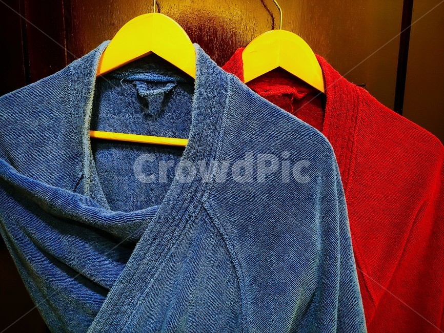 clothing,가운,blue,red,의류