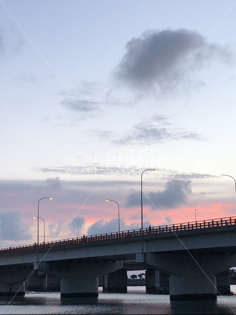 노을,하늘,다리,분홍하늘,가로등,오후,sunset,sky,구름,자연,풍경,nature,landscape,색깔,색상,색채,색감,color sense,color sensitivity,feeling of color,road,도로,freeway,고속 도로,bridge,building,건물