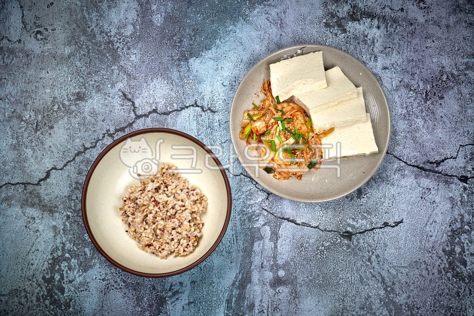 두부김치,두부볶음김치,보리밥,손두부,두부,야채,한국음식,한국요리,한식,koreanfood,noodles,koreandishes,koreancook,koreanmeal,food,음식,meal,식사,bowl,그릇
