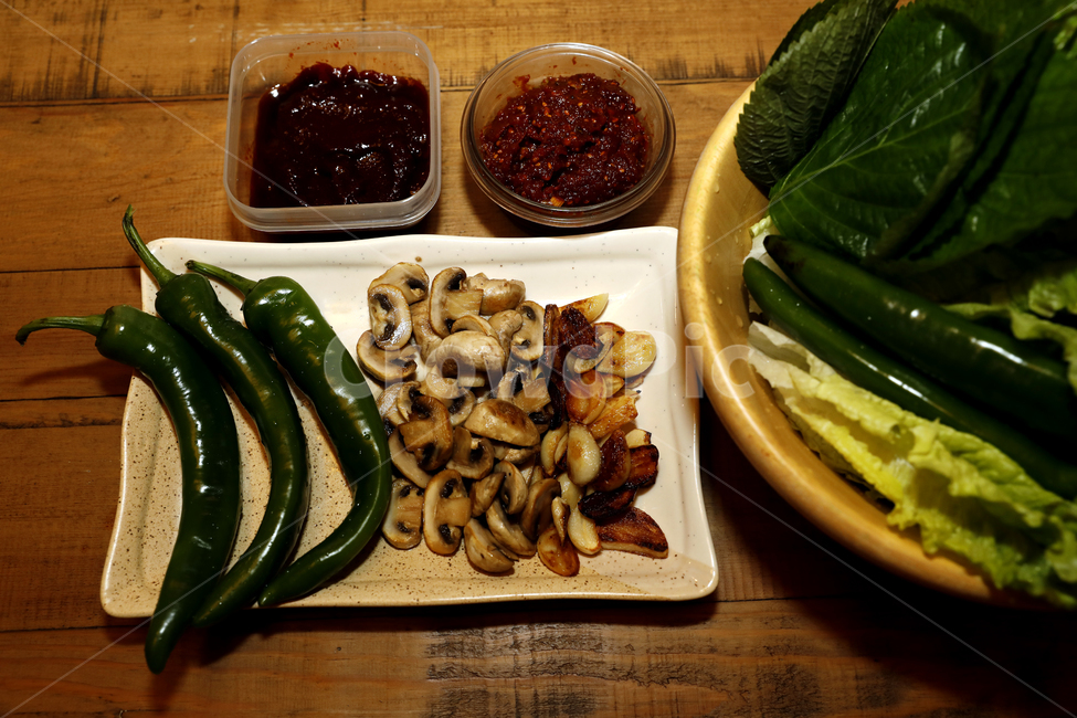 상추,고추,마늘,버섯,쌈장,음식,식재료,요리,food,cook,meal,dishes,food reserves,한식,한국음식,한국요리,korean food,korean dishes,korean meal,korean cook