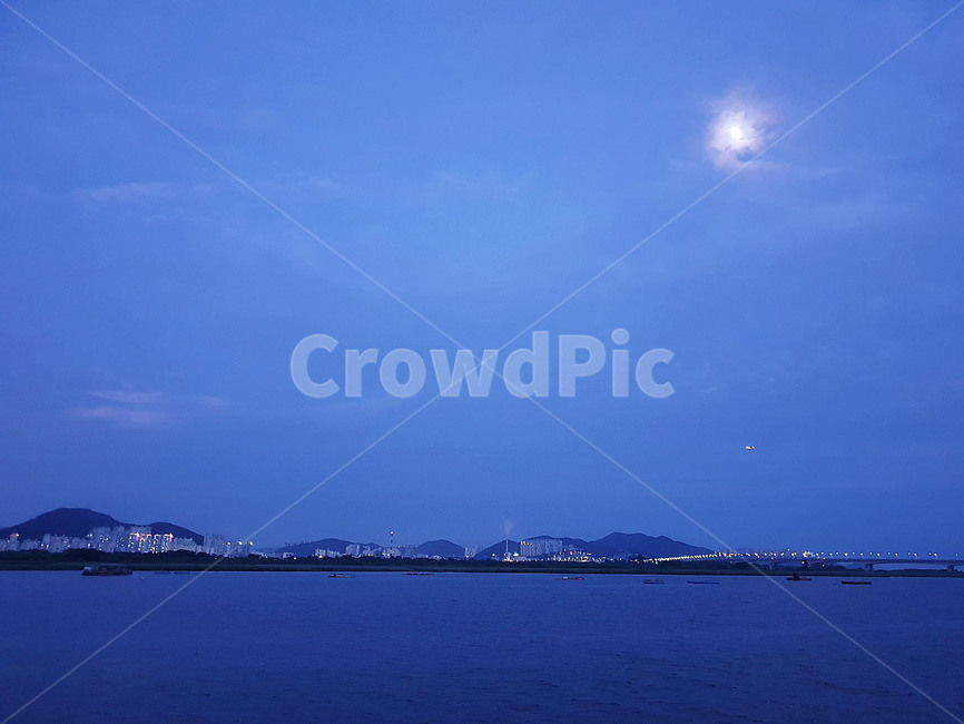 바다,야경,다리,달빛,불빛,달,밤하늘,부산,밤바다,하늘,sea,busan,nightview,night,moon,sky,moonlight,bridge,산,배,mountain,boat,풍경
