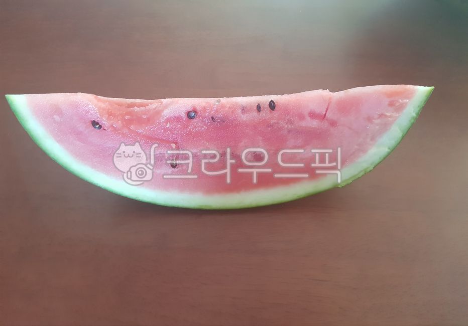 수박,수박씨,핑크색,초록색,나무,음식,커팅,조각,씨,제철과일,여름과일,cut,eating,food,fresh,fruit,organic,part,red,green,seed,slice,summer,sweet,table,tasty,vegetarian,vegetable,watermelon,wood,woodtable,wooden,단맛,스위트,디져트,야채