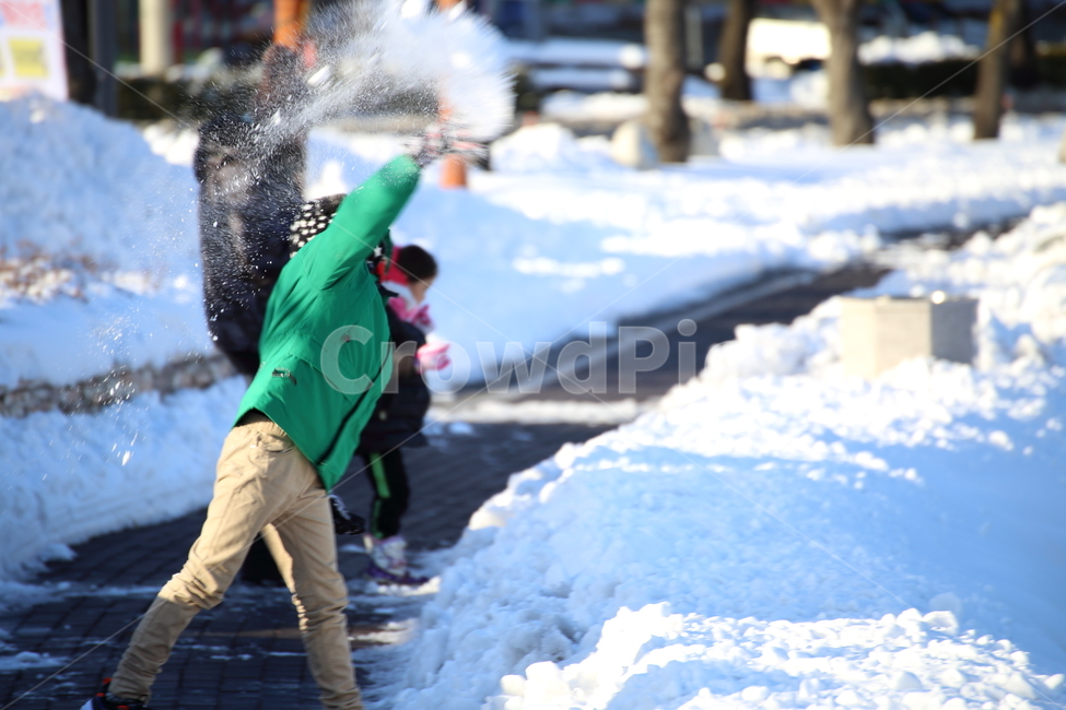 눈싸움,눈놀이,snow,눈,폭설,재설,겨울,아이들,겨울,계절,winter,season,자연,풍경,nature,landscape,사람,인물,인간,human,person,어린이,어린아이,child,children,kid