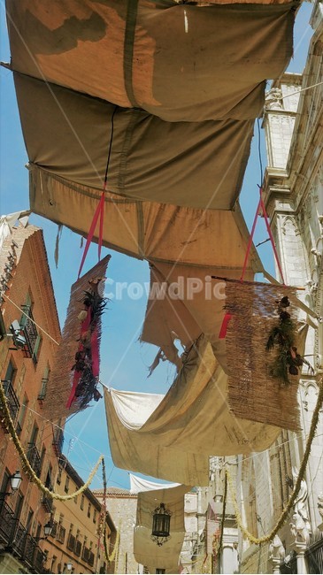 스페인,톨레도,길거리,천막,장식물,street,tent,decorations,도시,풍경,city,landscape,해외,외국,세계,foreign,oversea,world,세계도시풍경,해외도시풍경,외국도시풍경,world cityscape