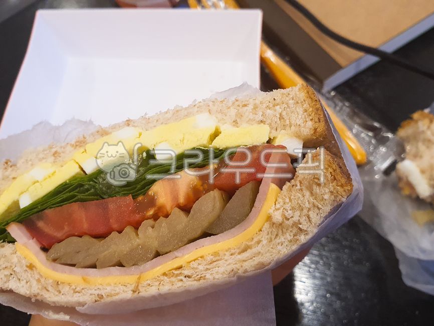 먹을것,먹는것,식품,음식,hotdog,핫도그,샌드위치,계란샌드위치,회의실,간식