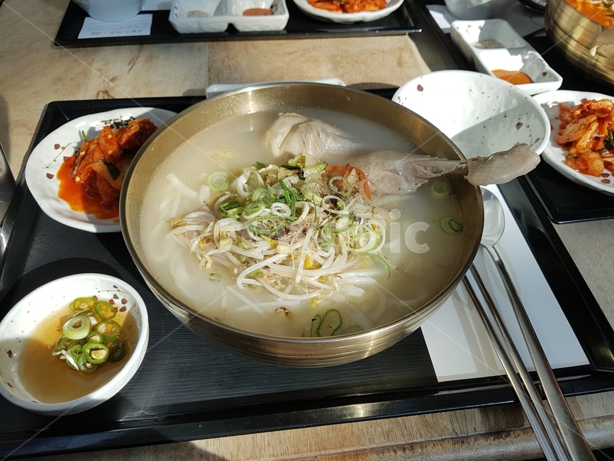 닭칼국수,칼국수,koreanfood,kalguksu,choppednoodles,음식,식재료,요리,food,cook,meal,dishes,food reserves,면류,면요리,noodles,한식,한국음식,한국요리,korean food,korean dishes,korean meal,korean cook