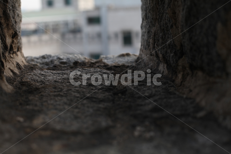 돌,창,틈,틈사이,어두움,감성