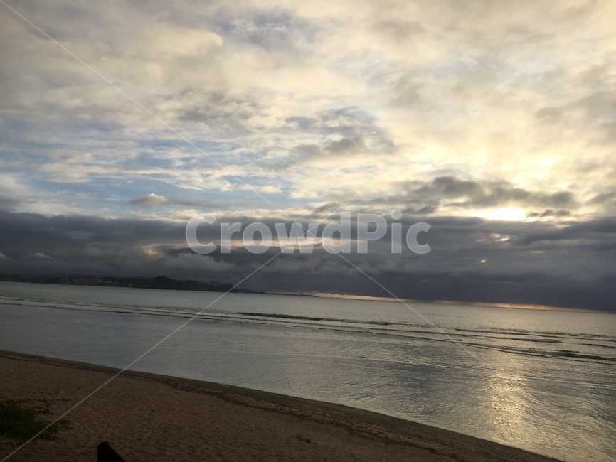 바다,해변,해수욕장,하늘,구름,모래사장,파도,수평선