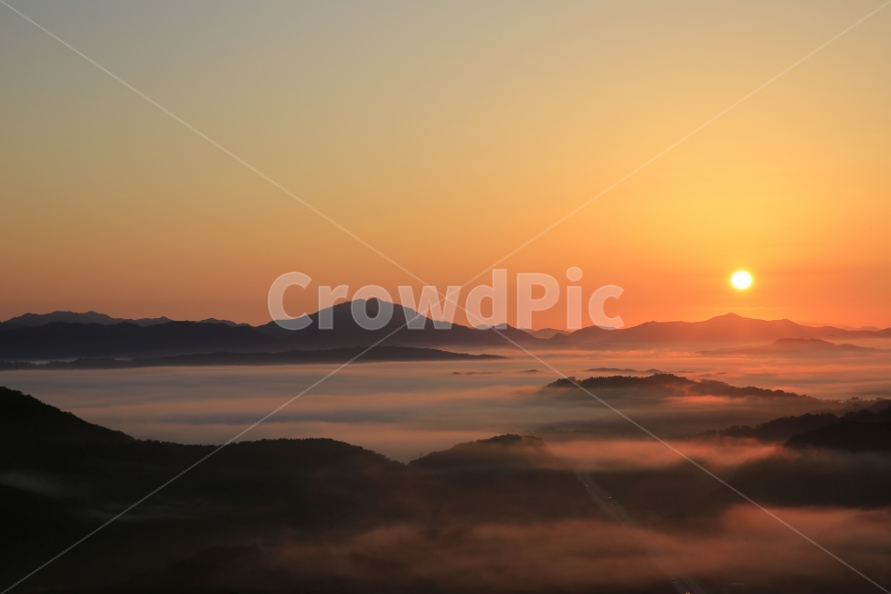 수리티재,운무,풍경,일출,여명,일출사진,sun,landscape,수리티,속리산,보은,구름,안개,도로,궤적,자연,풍경,nature,landscape,한국자연풍경,한국자연경관,korea nature landscape,outdoors,옥외,land,땅