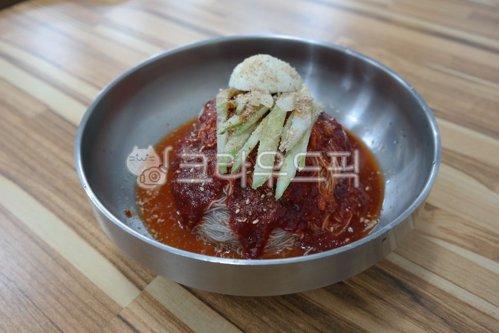 코다리냉면,코다리회냉면,비빔냉면,오이,삶은달걀,냉면,면,한식,한국요리,비냉