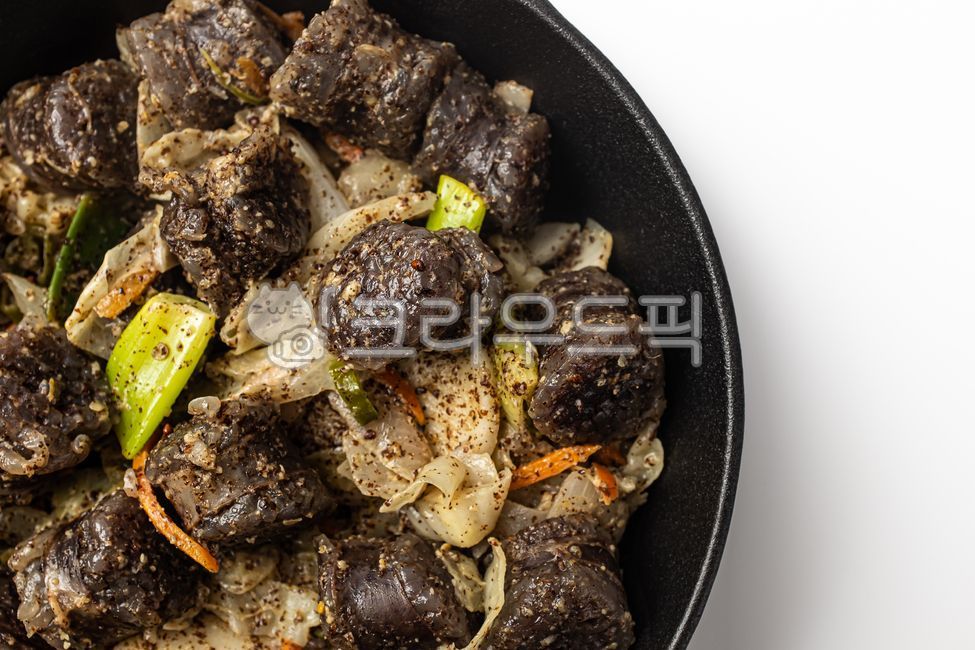 백순대볶음,순대볶음,백순대,순대,볶음,들깨,야채,채소,돼지고기,내장,한국음식,한국문화,음식,식사,식품,식료품,재료,식재료,음식재료,클로즈업,담백한,고소한