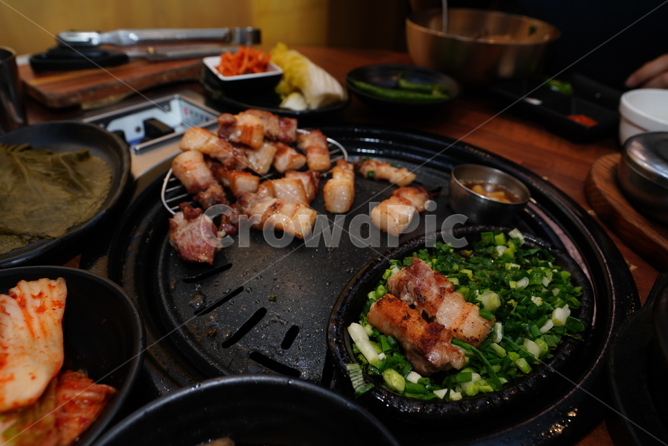 고기,삼겹살,불판,술안주,먹방,돼지,음식,한식,구이,육식,푸드,식사,단백질,먹거리,음식,식재료,요리,food,cook,meal,dishes,food reserves,육류,고기,meat