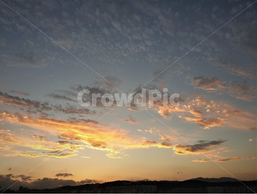 하늘,도시,감성,구름,풍경,sky,cloud,햇빛,빛,맑음,낮,자연,nature,landscape,색깔,색상,색채,색감,뭉게구름