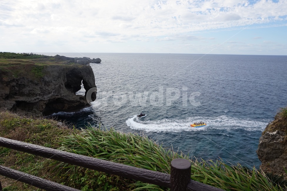 sky,Swastika hat,ocean,banana boat,Okinawa