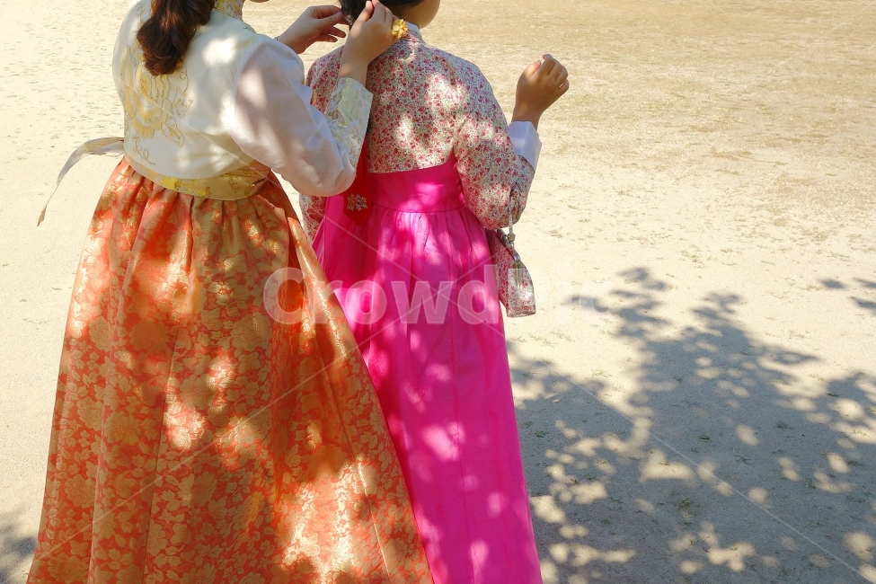 자연,한복,사람,한국,궁,경복궁,전통적,색감,소녀,여자,korea,hanbok,girl,풍경,풍경사진,한국전통,한국문화,korean traditional,korean culture,한복,한국전통의상,hanbok,korean traditional clothes,사람,인물,인간,human,person,여성,여자,woman,female,lady,친구,우정,friendship,companion