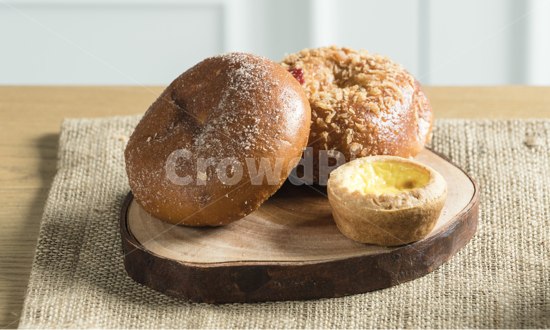 식사,음식,빵,브레드,주방,쿠킹,meal,bread,아침,런치,베이커리,부엌,식탁,food,밀가루음식,테이블웨어,나무,원목,wood,손,남자,hand,morning,음식,식재료,요리,food,cook,meal,dishes,food reserves,빵,bread,연출,컨셉,콘셉,direction,concept