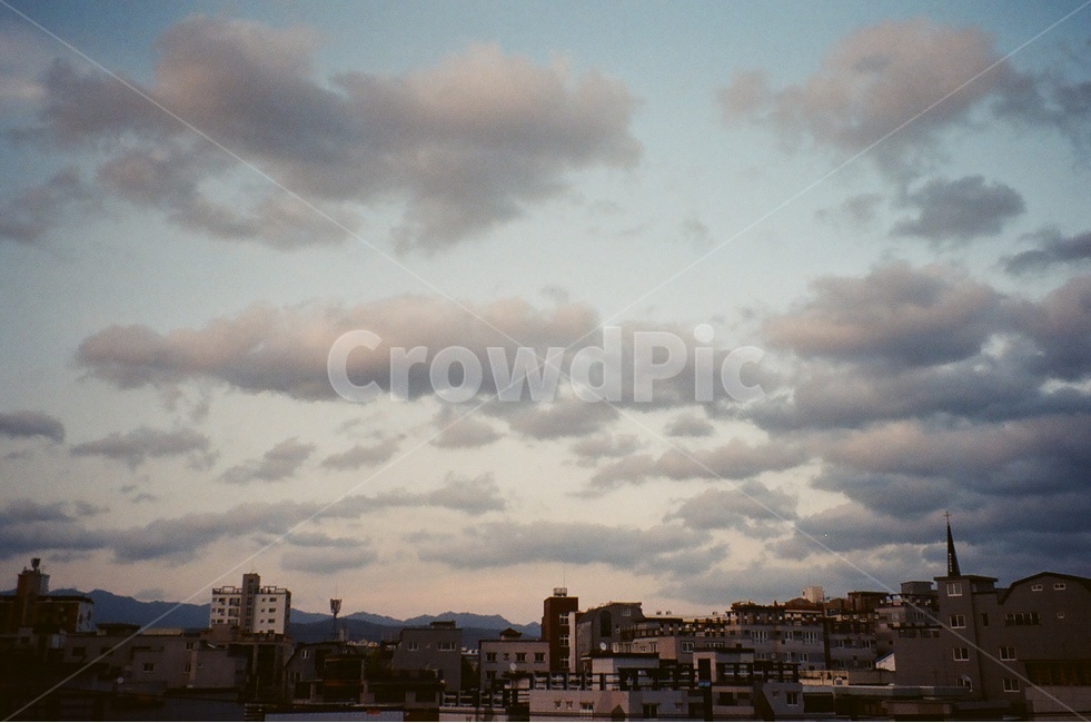 구름,하늘,마을,동네,필름카메라,마을전경,건물,도시,풍경,city,landscape,nature,자연,weather,날씨,outdoors,옥외,cloud,cumulus,적운,sky