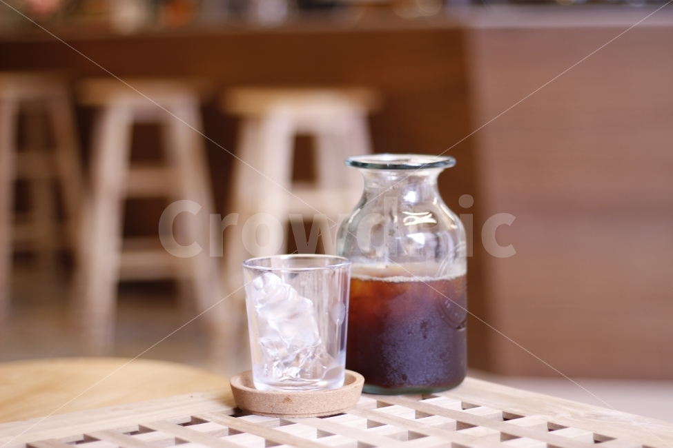 커피,카페,드립커피,아이스커피,얼음,컵,인테리어,나무,원목,바리스타,아메리카노,푸어오버,커피,카페,coffee,cafe