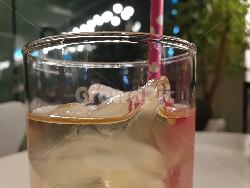 카페,cafe,음료수,drink,tea,유리컵,글래스,glass,컵,cup,빨대,straw,맛있는,맛집,시원한,얼음,ice,차,peppermint,페퍼민트,물,water,디저트,후식,dessert,시원하다,차가운,차갑다,음료수,drink,beverage