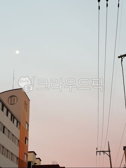 노을,석양,감성,전깃줄,분홍빛하늘,노을지는,노을배경,석양배경,감성배경화면,감성배경,분홍빛,분홍색,분홍색하늘,분홍색구름,배전선,전선,전력선,케이블,cable,powerlines,asphalt,아스팔트,sunset,도로,road,pink,pinkcloud,pinksky,sky