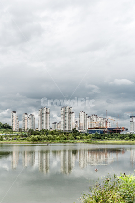 reflection,lake park,daily,sight,apartment