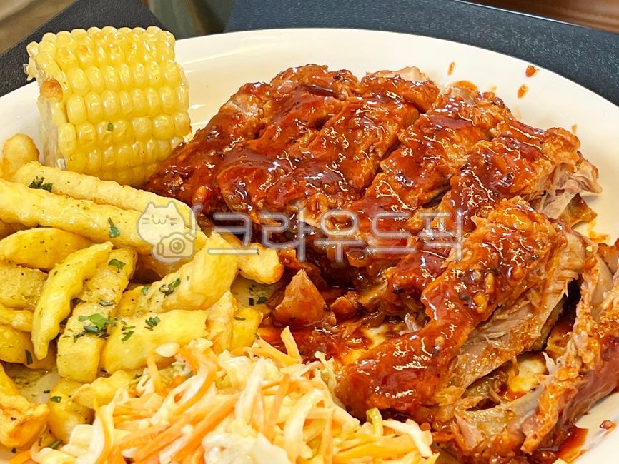 plater,salad,Coleslaw,food,bbq,Potato,French fries,corner,western cuisine,pork ribs,barbecue pork ribs,cooking,western food