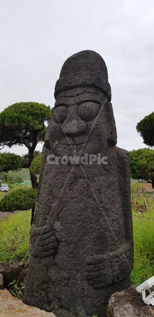 제주도,돌,하루방,나무,하늘,자연,풍경,조각상,동상,석상,조형물,statue,bronze statue,stone statue