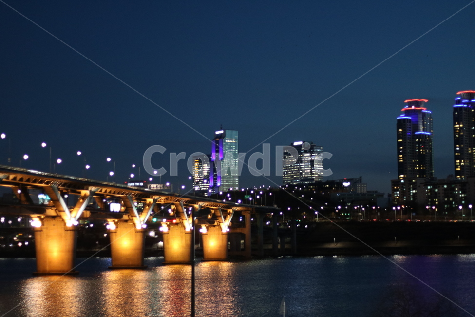 한강,뚝섬,야경,밤,불빛,다리,건물,도시,빌딩,river,nightview,night,bridge,light,road,city,buildings,colorful,조명,야경,밤,풍경,nightscape,night,landscape,도시,city,한국도시풍경,한국도시경관,korea cityscape,building,metropolis,중심지,시티,town,urban,어반