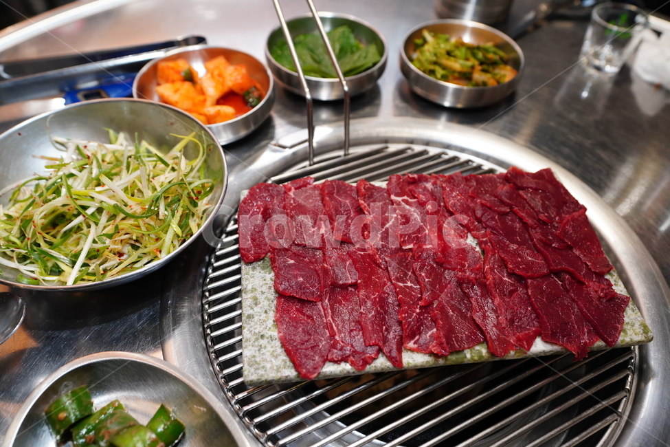 육사시미,안주,소,한우,육류,육식,고기,빨강,레드,색감,red,음식,먹거리,야채,먹방,food,생고기,음식,식재료,요리,food,cook,meal,dishes,food reserves,육류,고기,meat