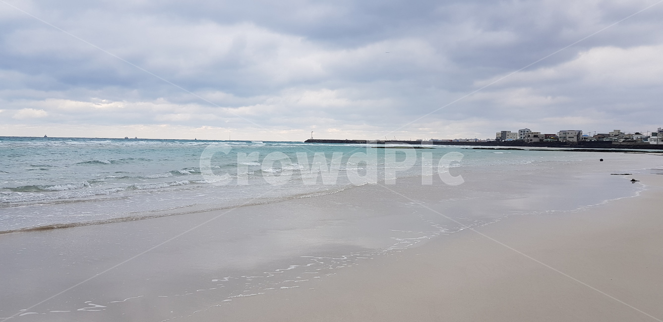 제주바다,바다,에머랄드빛,겨울바다,돌,하늘,jeju,jejuisland,winter,겨울,해변,beach,자연,nature,자연,풍경,nature,landscape,해변,바다,beach,sea,ocean,대양,water,물,outdoors,옥외,shoreline,해안선