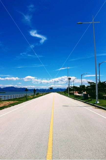 바다,도로,길,하늘,구름,교통,교통수단,traffic,transportation