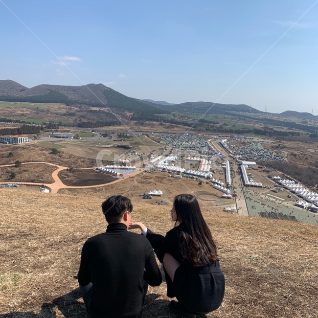 궷물오름,제주도,언덕,뒷모습,사랑,연인,감성사진,데이트