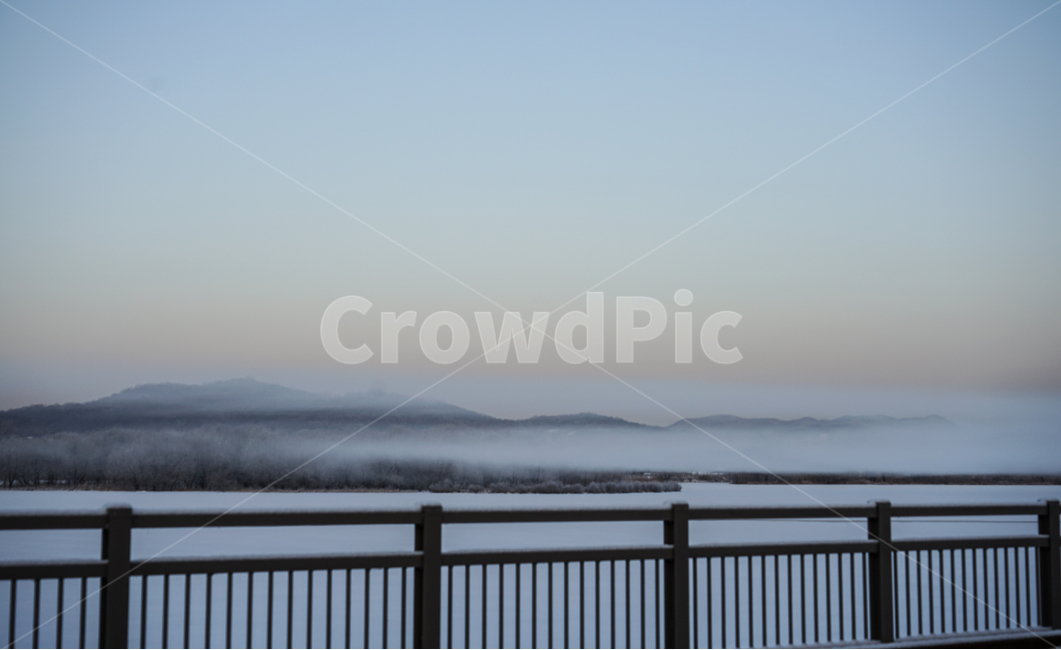 호수,겨울,눈,안개,풍경,자연,겨울,계절,winter,season,자연,풍경,nature,landscape,railing,난간,banister,handrail