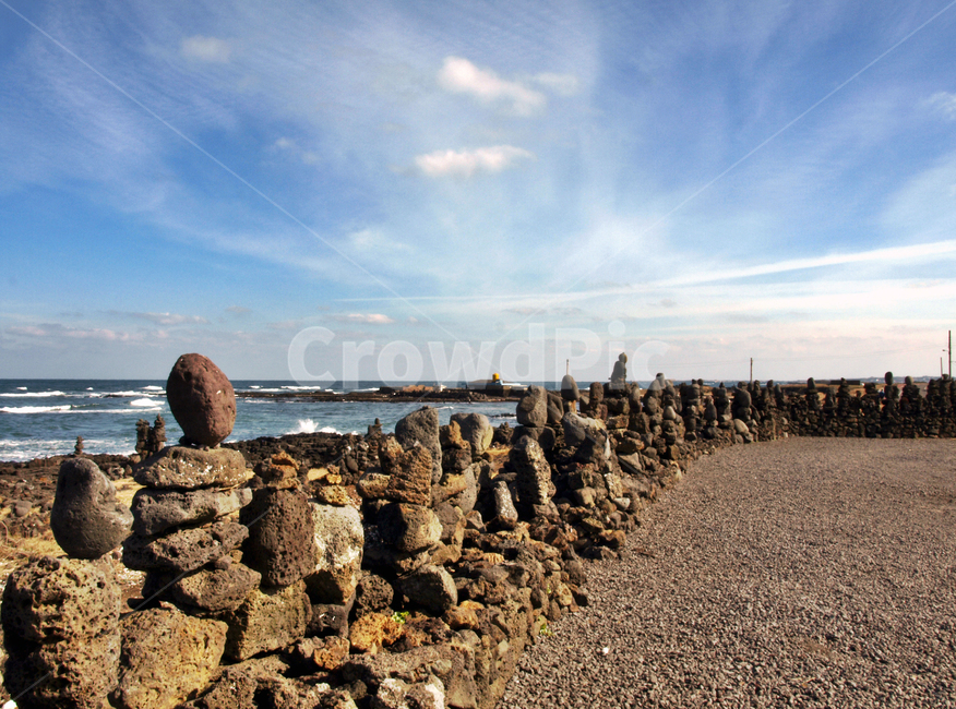 돌탑,해변,올레21코스,올레,제주,푸른하늘,바다,현무암,자연,풍경,nature,landscape,제주도,jeju,jeju island,rubble,파편,road,도로,dirt road,흙길,gravel,자갈