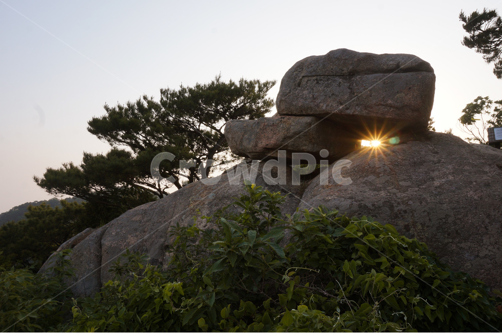 용봉산,바위,햇빛,풍경,나무,자연,풍경,nature,landscape,한국자연풍경,한국자연경관,korea nature landscape,building,건물,bunker,벙커