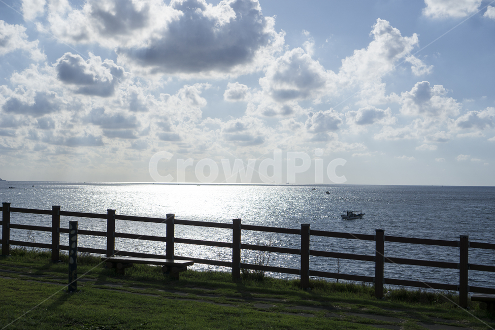 바다,하늘,잔디,난간,구름,sea,sky,lawn,handrail,cloud,자연,풍경,nature,landscape,banister,railing