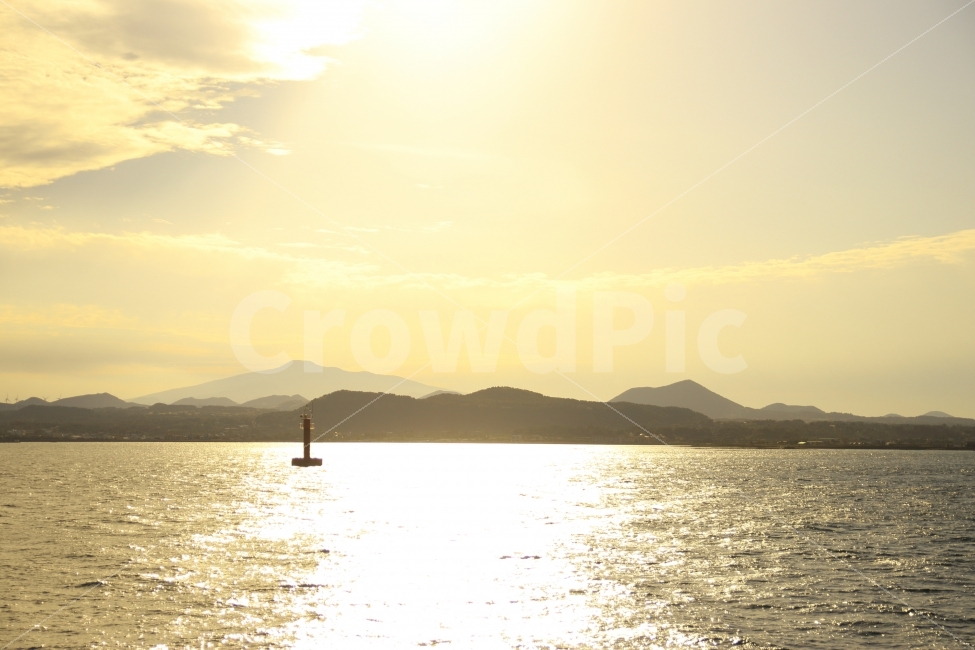 따스함,해질녘,풍경사진,바다,산,반짝거림,자연,풍경,nature,landscape,등대,lighthouse,light,빛,flare,플레어,sunlight,햇빛