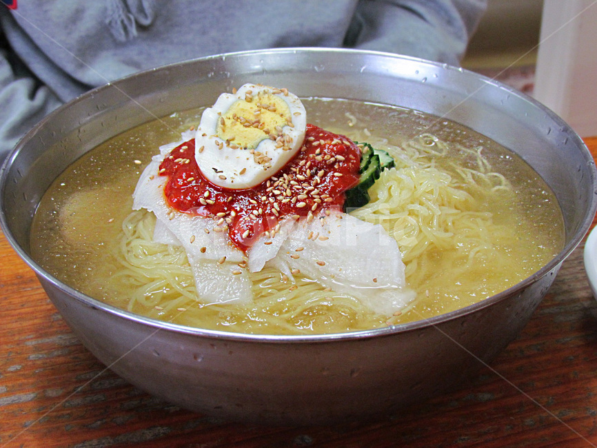 bowl,사발,food,음식,dish,요리,meal,식사,밀면,냉면,여름밀면,여름요리,여름,얼음육수,시원한,음식,식재료,요리,food,cook,meal,dishes,food reserves,면류,면요리,noodles,한식,한국음식,한국요리,korean food,korean dishes,korean meal,korean cook