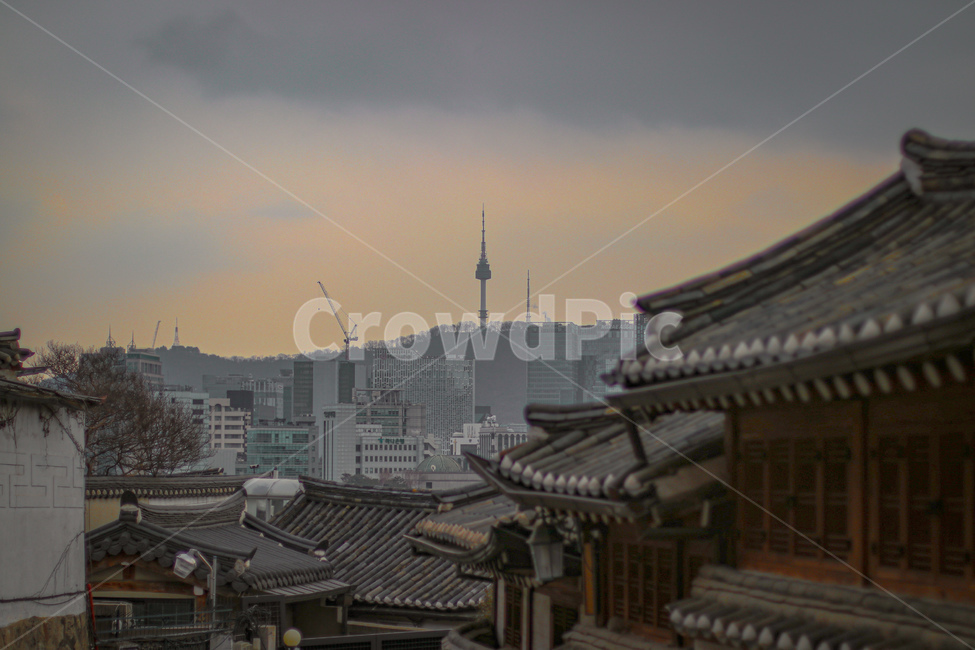 Bukchon Hanok Village,atmosphere,Namsan,color,Korean cityscape,roost,Clean,building,peaceful,healing,Namsan Tower,sight,cityscape,season,land mark,traditional village,Harmony,Color,Seoul scenery,clear,seoul,warm,korea,Hanok,comfortable,Korean urban landsc